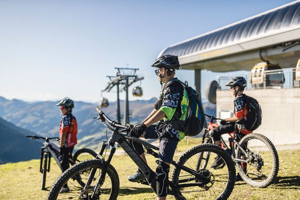 Kinder beim Moutainbiken