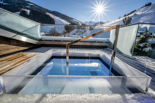 Tauchbecken auf der Dachterrasse