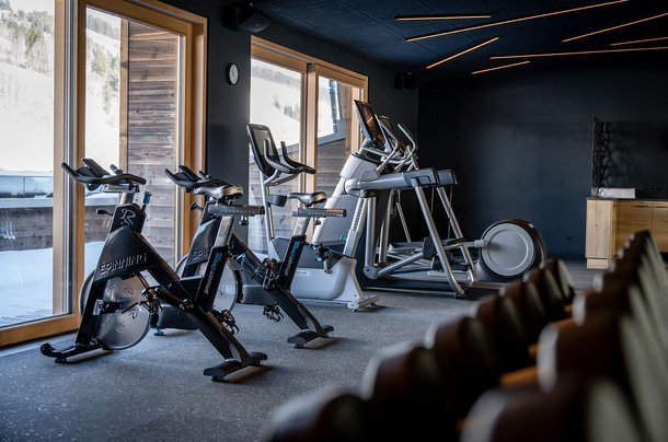 Cardio machines in the fitness lounge