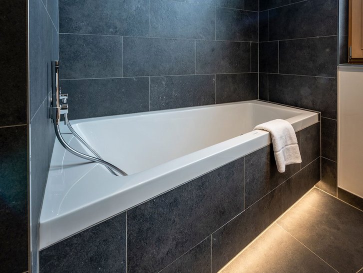 Stone pine suite Verwöhnzeit bath