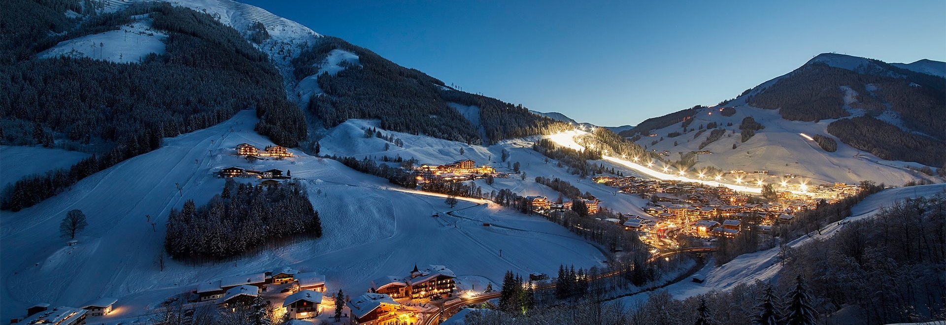 Hinterglemm im Winter beleuchtet