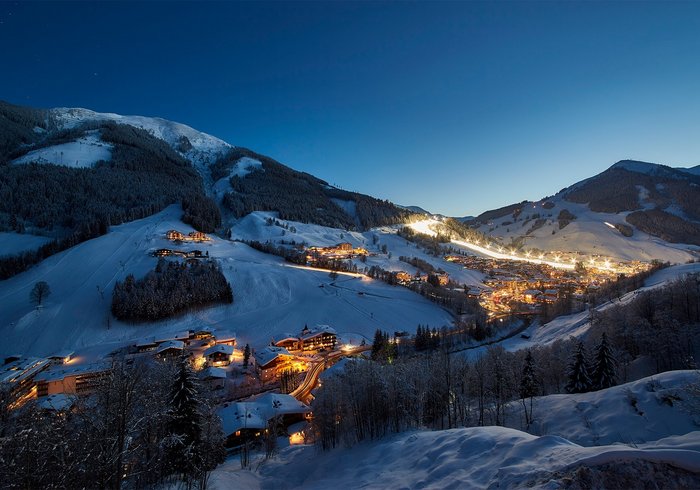 Hinterglemm im Winter beleuchtet