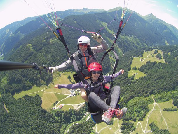 Tandem paraglider