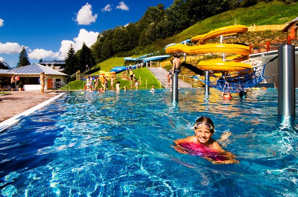 Freibad Saalbach im Sommer