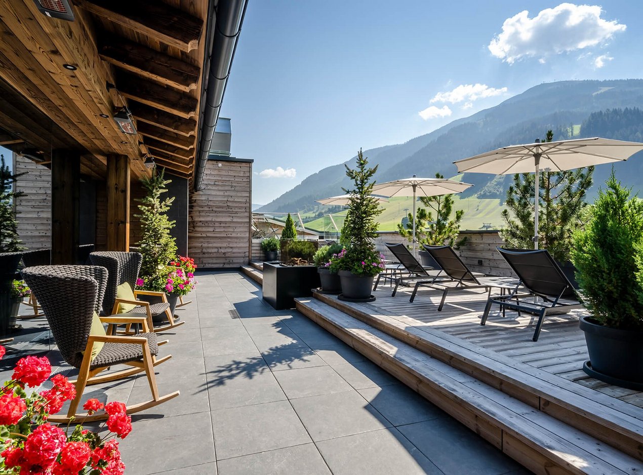 Gemütliche Sonnenterrasse im Hotel