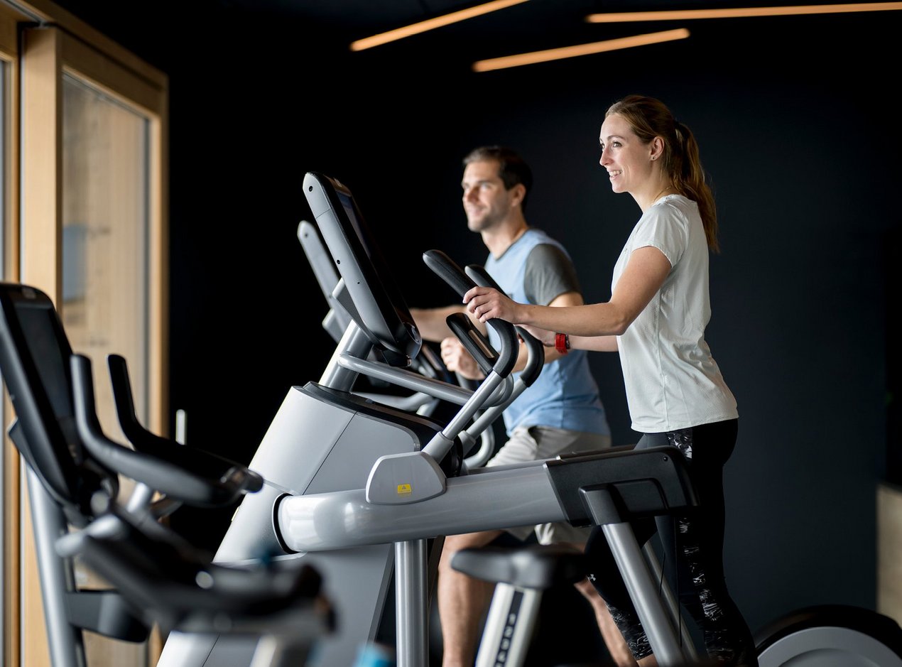 gym-header Zwei Frauen im Gym im Zwölferhaus