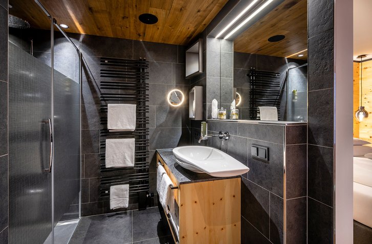 Stone pine suite Bergzeit bath