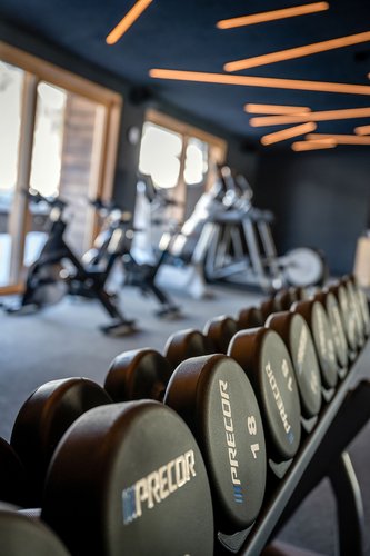Fitness lounge with fitness equipment