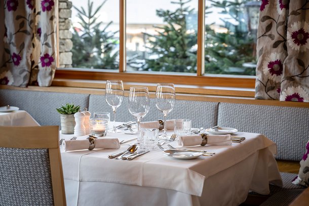Set table at the Das Zwölferhaus