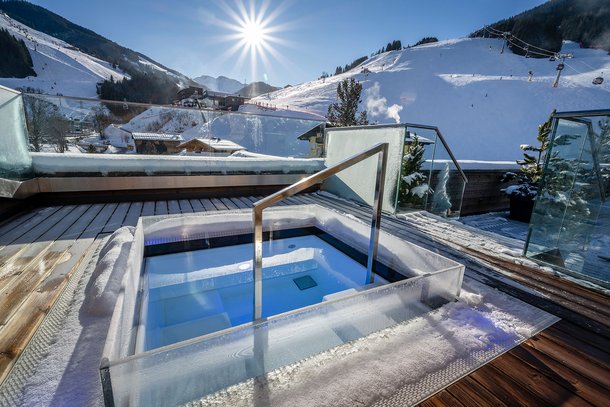 Tauchbecken auf der Dachterrasse
