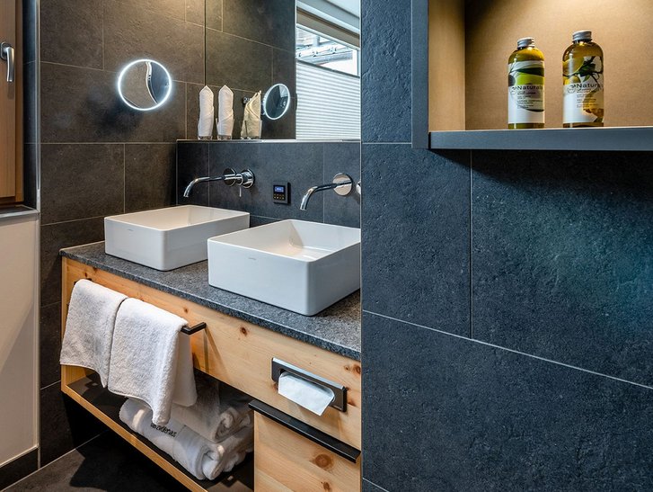 Stone pine suite Verwöhnzeit bath